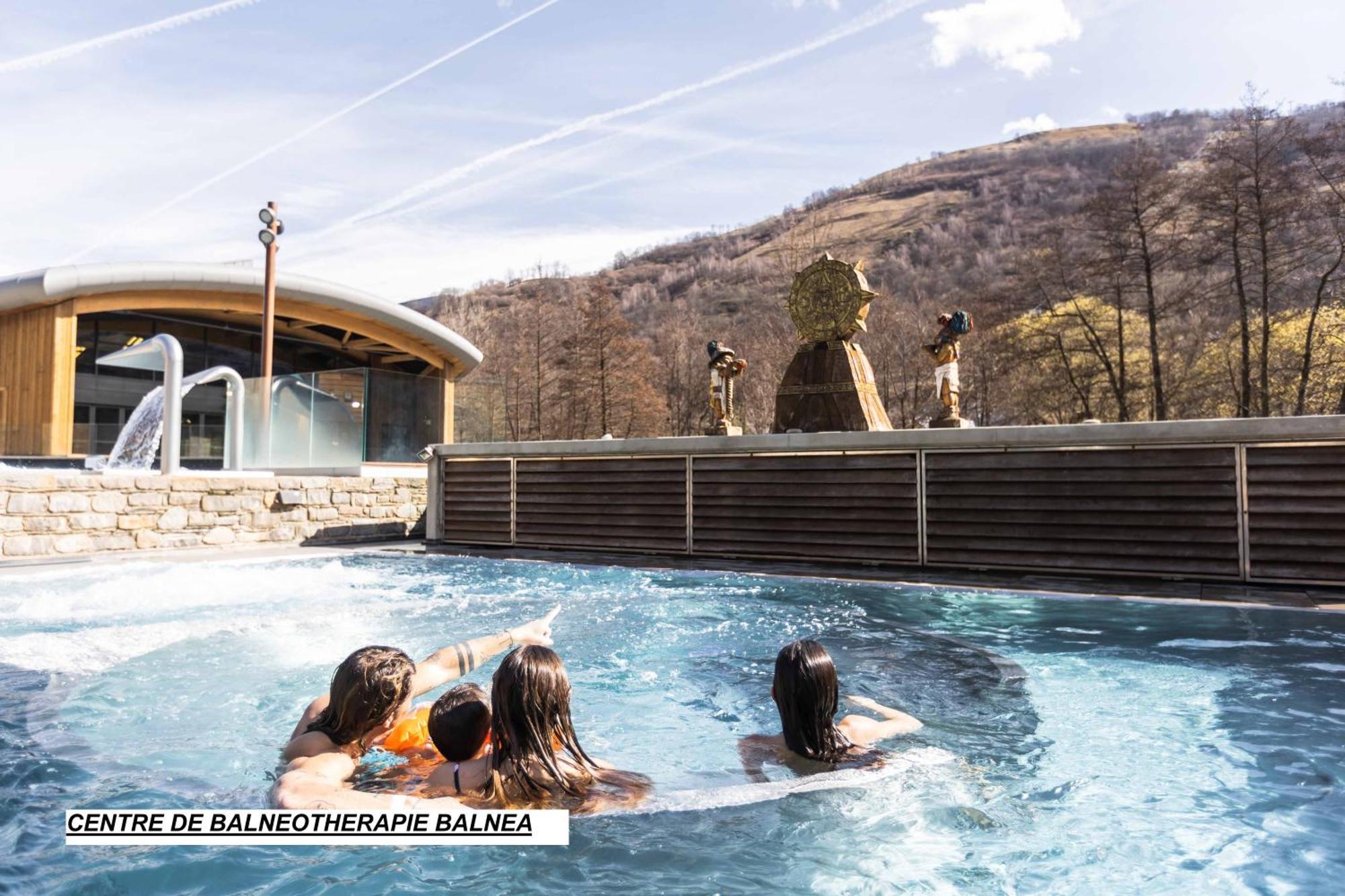 Chalets de Las Costes: Rustic Forest Retreat near Loudenvielle Ski Slopes Exterior photo