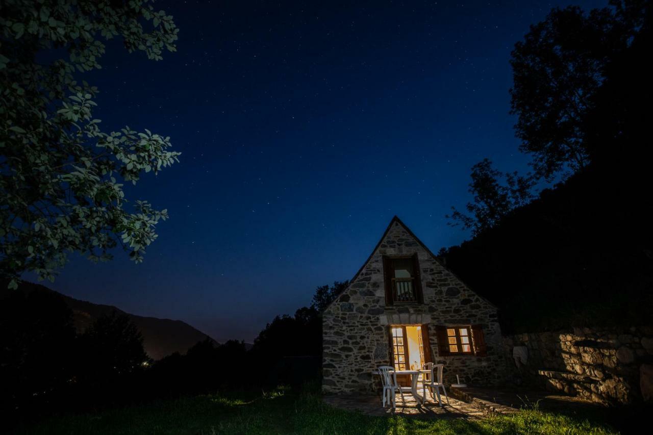 Chalets de Las Costes: Rustic Forest Retreat near Loudenvielle Ski Slopes Exterior photo